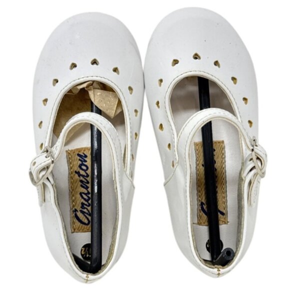 Granton Girls Mary Jane Shoes Size 5 1/2 With Heart Cutouts & Buckle Closure - Picture 5 of 6